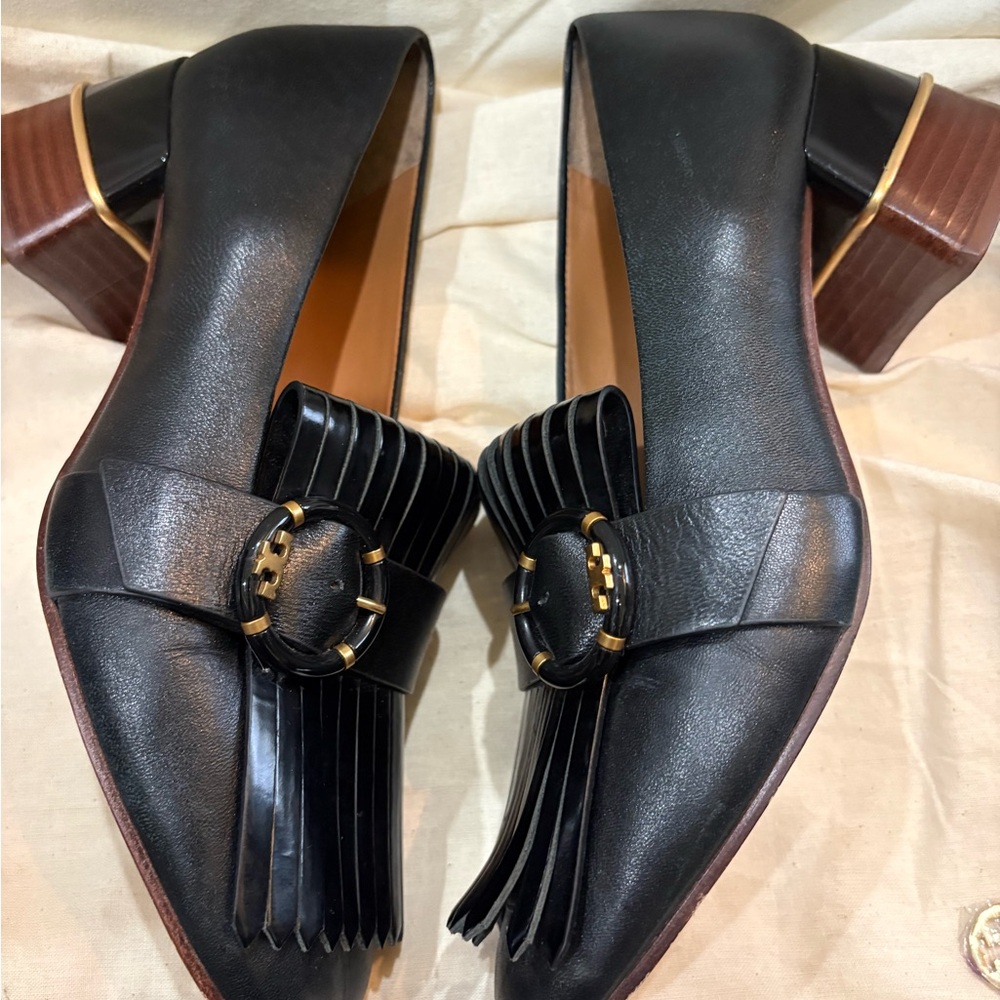 Tory Burch Black Leather Multi Logo Kiltie Heeled Loafers - Size 7.5 - Picture 6 of 8